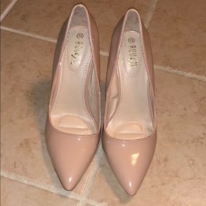 Nude patent pointy toe heels